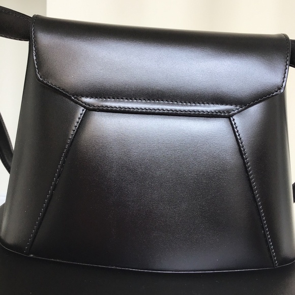 YSL Black Leather Handbag with YSL gold tone logo in the front - Picture 7 of 12